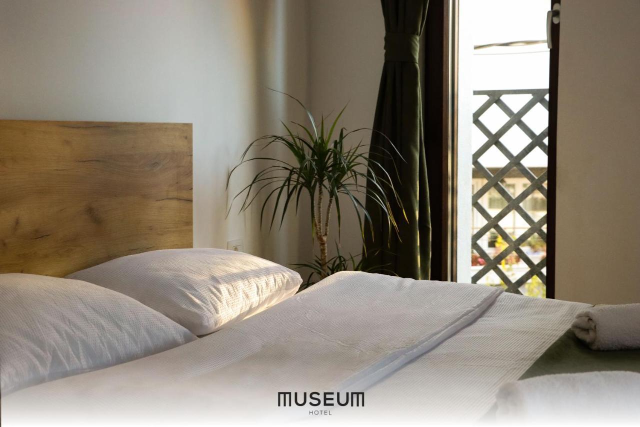 Museum Hotel Pristina Exterior foto