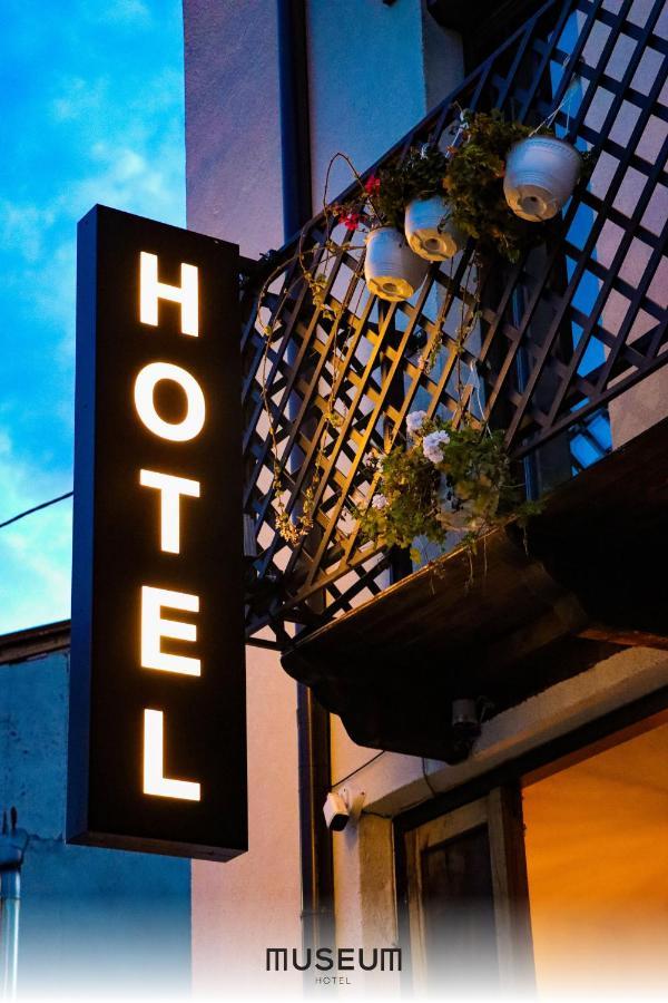 Museum Hotel Pristina Exterior foto